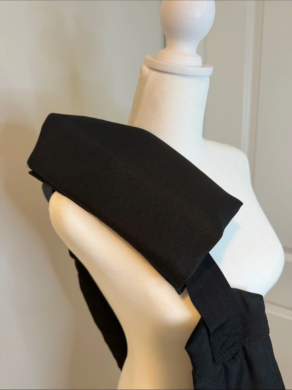 Black Hands-Free Pet Carrier Sling with Pocket